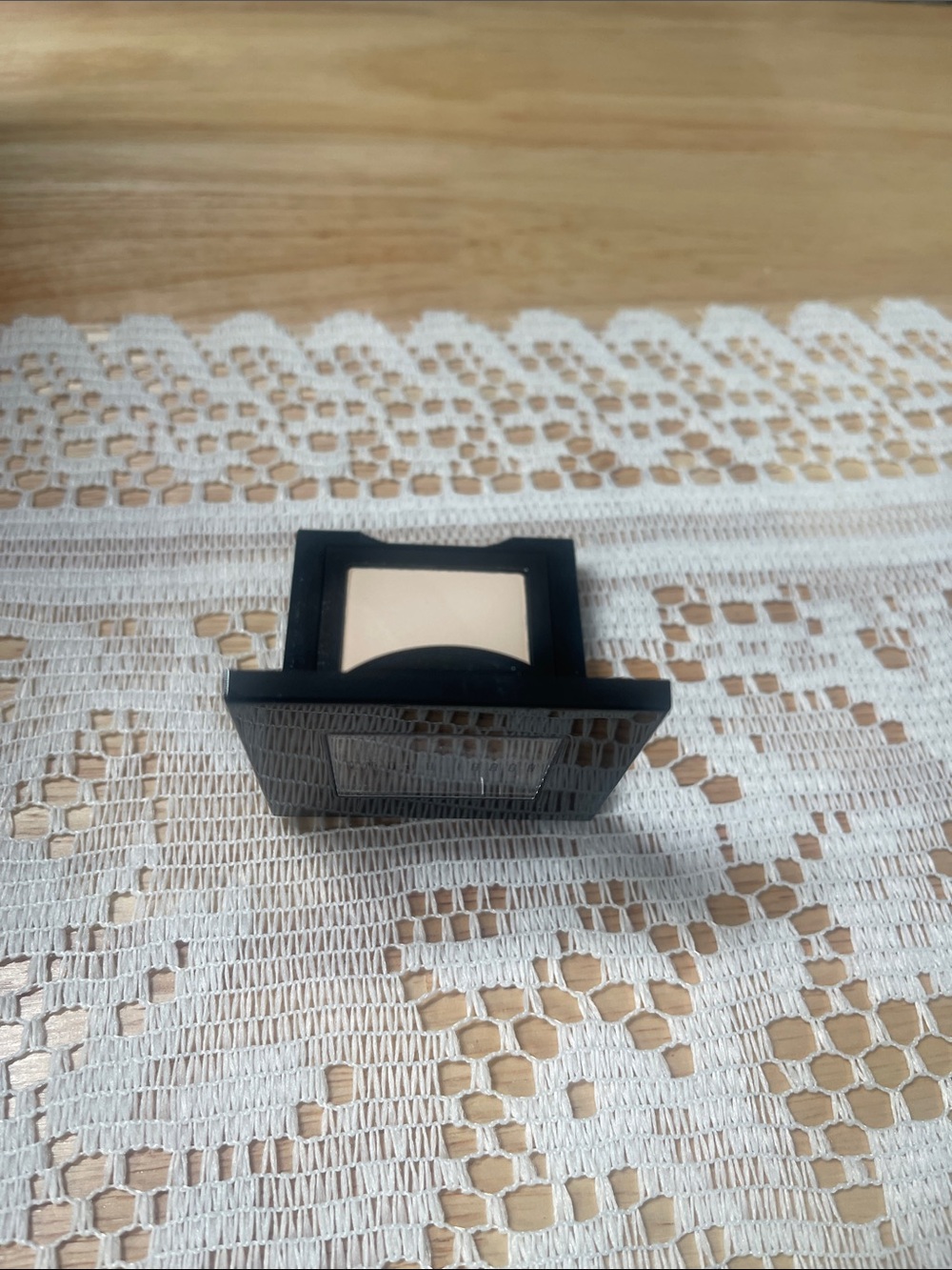 Bobbi Brown Single Eyeshadow - Bone 2 - Picture 4 of 11